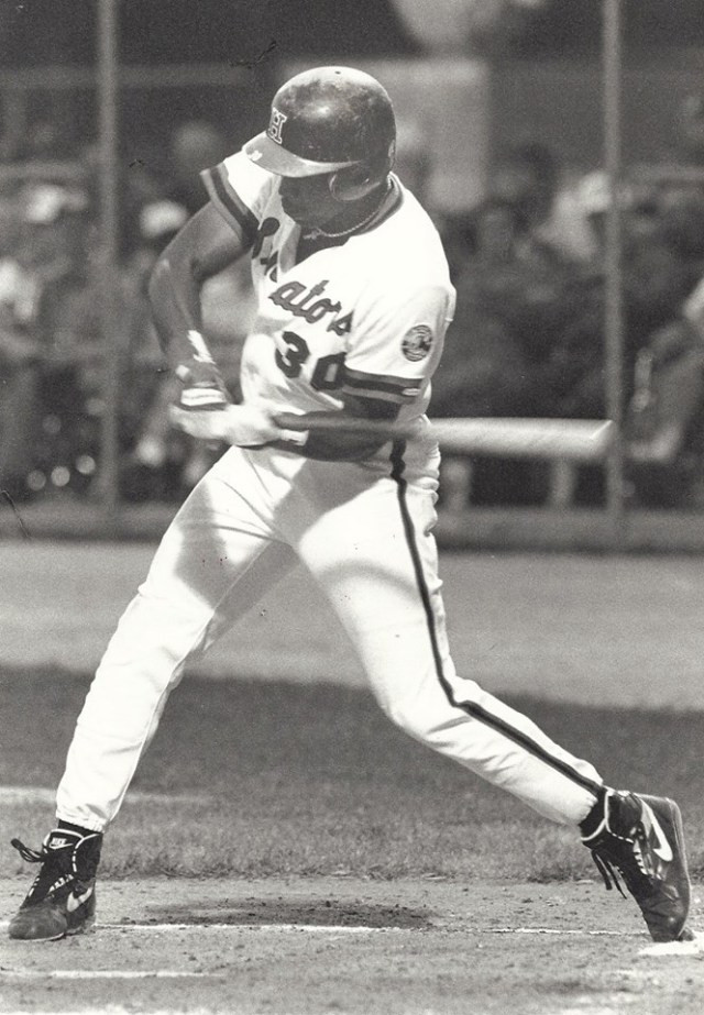 Cliff Floyd connects for a three-run home run 